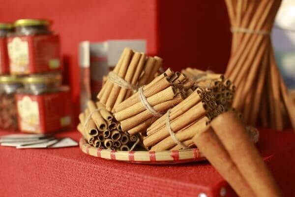 Vietnamese-cigarette-cinnamon-1.jpg