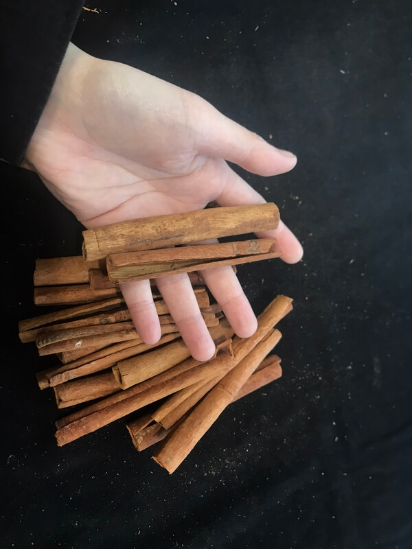 Vietnamese-cigarette-cinnamon-4.jpg