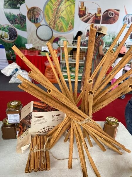 Vietnamese-cinnamon-sticks-1.jpg